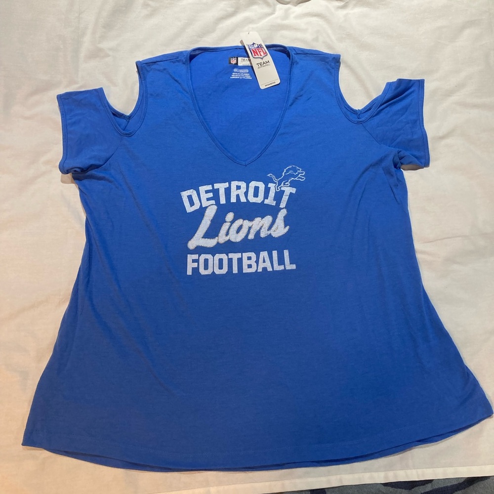 Women’s Detroit Lions cold shoulder scoop neck shirt, size 2X, NWT!